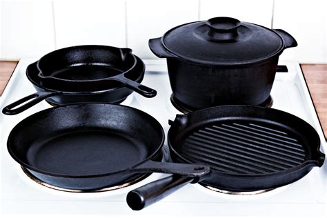 Best Cast Iron Cookware Sets (2021 Guide)