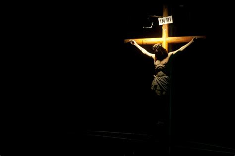 Jesus Christ On The Cross Wallpaper - WallpaperSafari