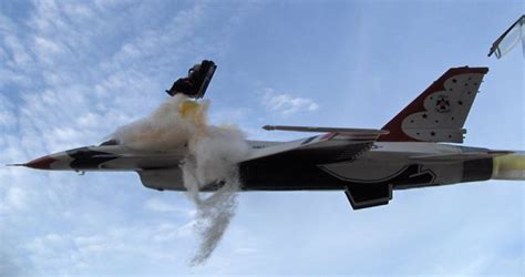 Videos of Thunderbird F-16 fighter jet Crash at Airshows