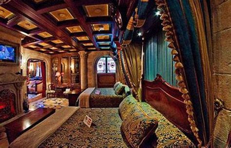 A Look At The Suite Inside Cinderella’s Castle At Walt Disney World ...