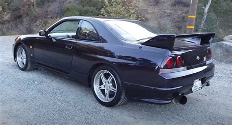 The Nissan Skyline R33 GT-R Will Remind You How Great The 90s Were ...