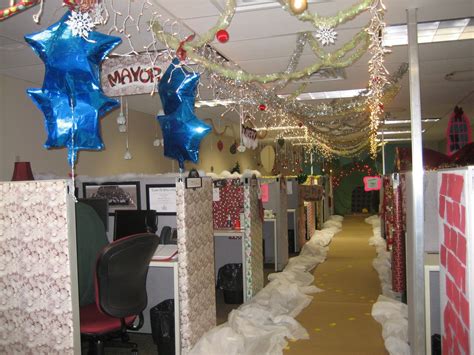 25 Stunning Office Christmas Decorations Ideas – Decoration Love