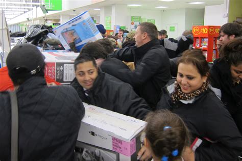 Black Friday sees shopping frenzy and scuffles break out in UK stores ...