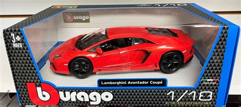 Lamborghini Aventador Coupe 1:18 Scale Diecast Model - Card Giants