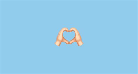 🫶🏻 Heart Hands: Light Skin Tone Emoji on Apple iOS 15.4