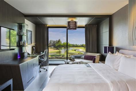 10 Best Hotels Near Bangkok's Airports (BKK & DMK) - Road Affair