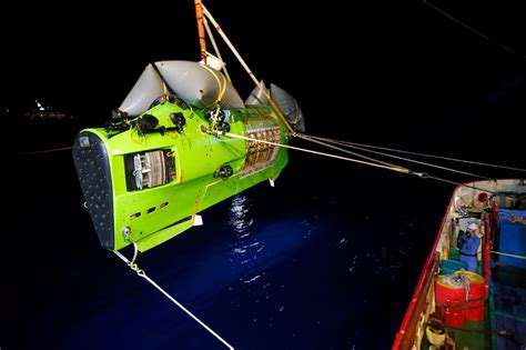 James Cameron has arrived at the Mariana Trench's Challenger Deep ...