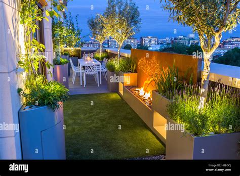 Contemporary roof terrace design Stock Photo - Alamy