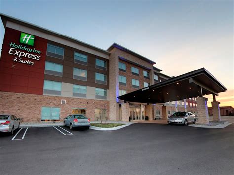 Hotel in Livonia, MI | Holiday Inn Express & Suites Detroit Northwest ...