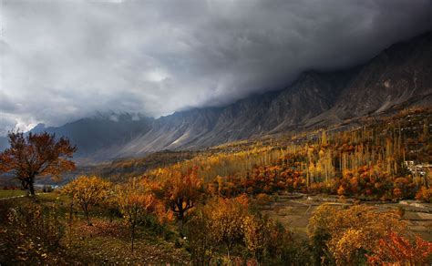 Autumn in Hunza Valley, Pakistan [1500x925] : EarthPorn