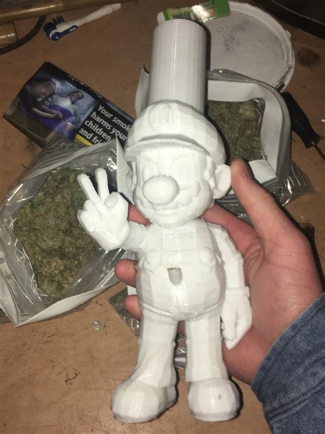 3D printed a mario bong, just need to paint it : trees