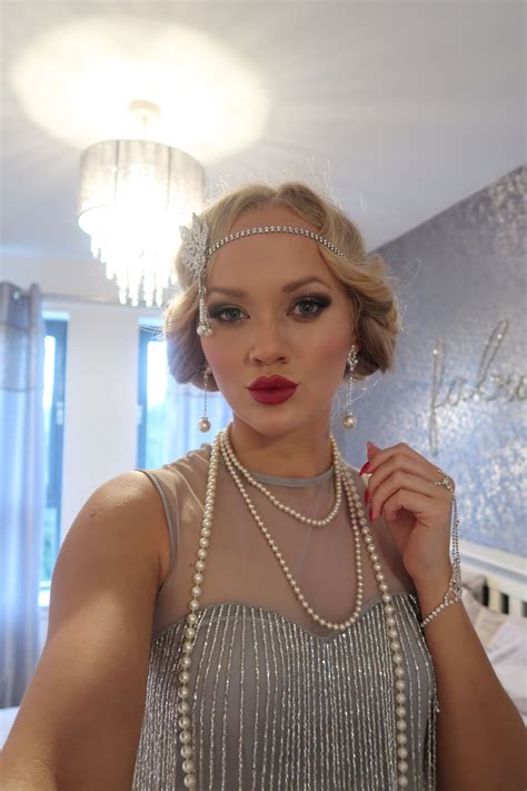 Glamorous Gatsby Flapper Makeup