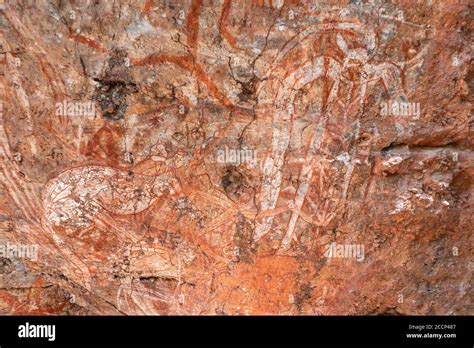 Ancient aboriginal rock art ochre hi-res stock photography and images ...