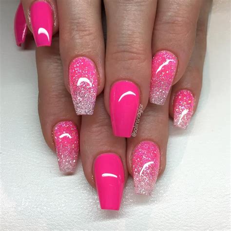 "Neon Pink" med glitterombre i neonrosa och Diamond | Diamond nails ...