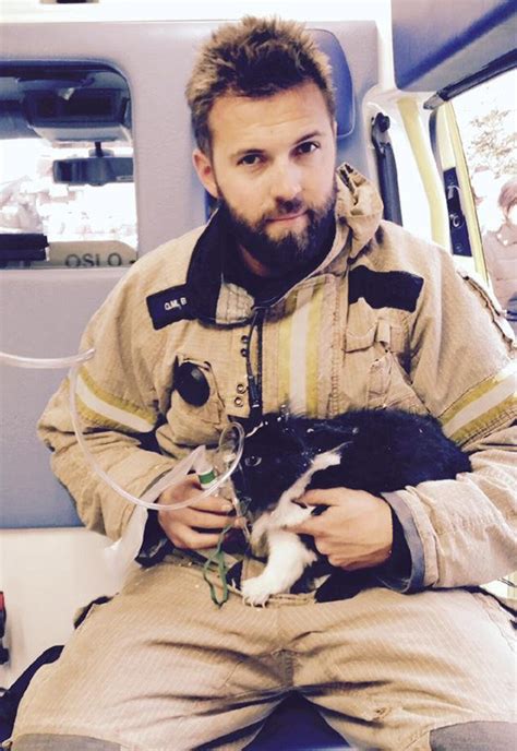 15 Bomberos que arriesgaron sus vidas para salvar a un animal | Panda ...