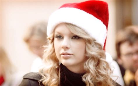 Celebs in Santa Hats Taylor Swift | Girl with hat, Celebrities, Celebs