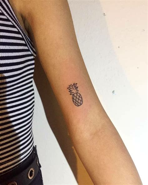 Pineapple tattoo | Minimal dövme, Geometrik dövmeler, Dövme fikirleri