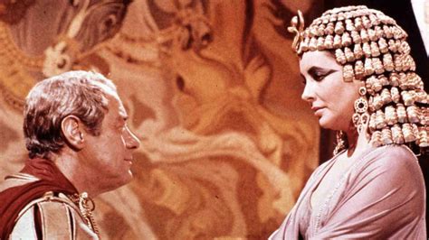 12 Details About Cleopatra And Julius Caesar's Relationship