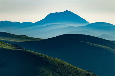 Vue sur le Puy de Dôme, remarquable photo | Puy de dome, Puy de dome ...