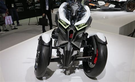 Honda's Neowing Concept is a Hybrid Leaning Trike – News – Car and Driver