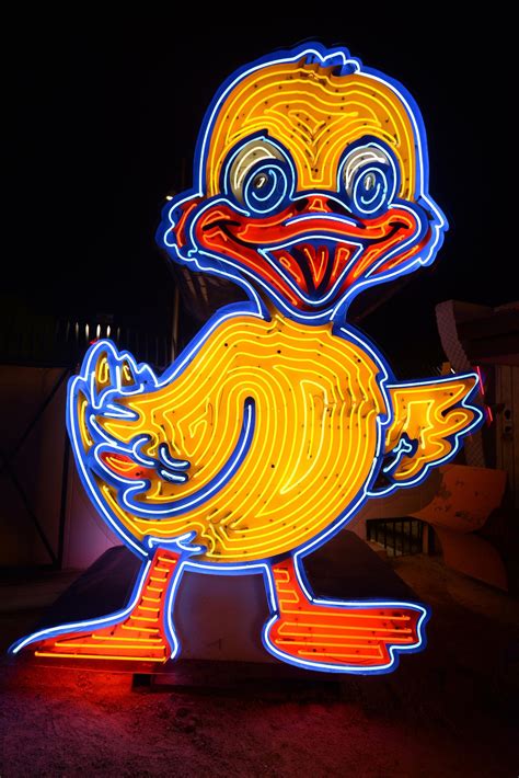 Neon Museum restores beloved 'Ugly Duckling' sign | KSNV