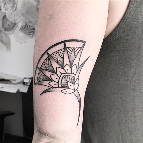 Alan Gog ๛ on Instagram: "egyptian lotus for Noa #ornamentaltattoo # ...