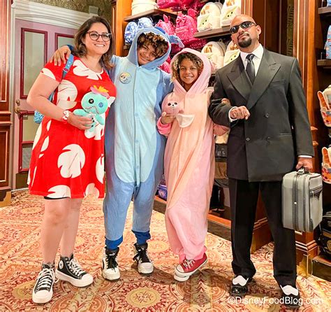 The Family Halloween Costume That Blew Us Away in Disney World - Disney ...