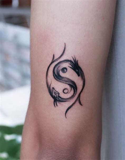 Descubra el significado de los tatuajes armoniosos del yin y el yang ...