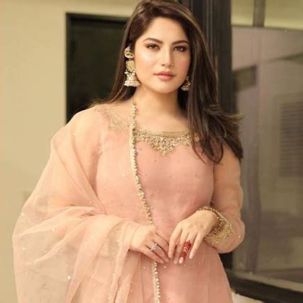 Neelam Muneer Wedding, Husband, Age, Family, sisters & Biography