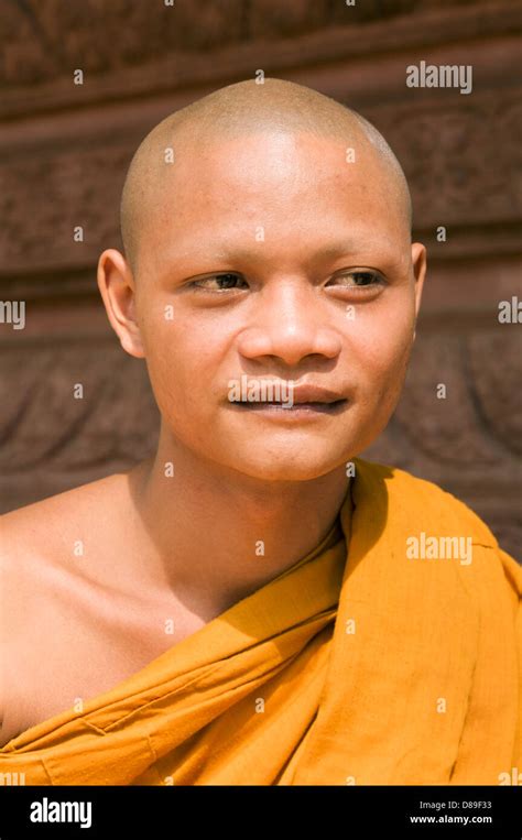 Bald buddhist monk hi-res stock photography and images - Alamy