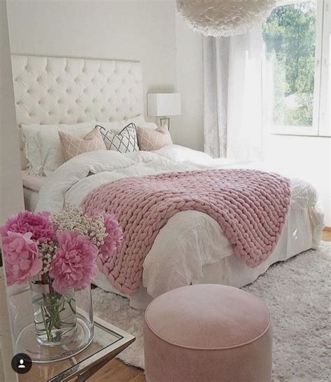 Pink and white bedroom. Shabby chic, modern French country | Pink ...