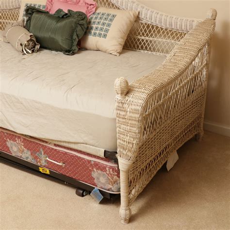 White Wicker Daybed and Trundle | EBTH