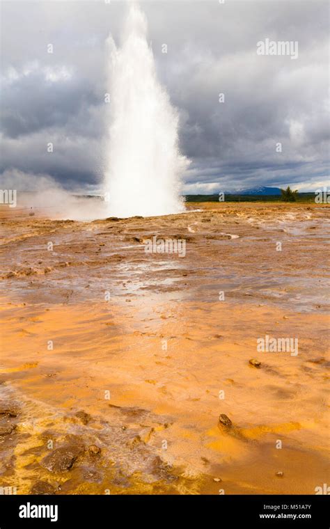 Geysir iceland eruption Stock Photo - Alamy