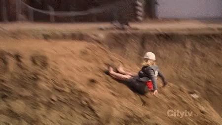 Leslie Knope Falling - Fall GIF - Falling ParksAndRecreation - Discover ...