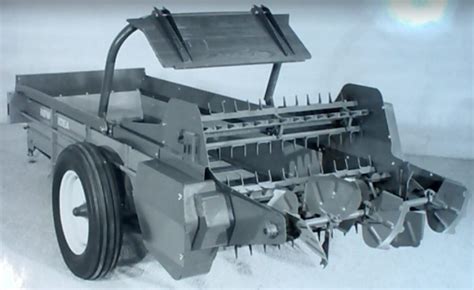 New Idea manure spreader additional image - wrenchwiki