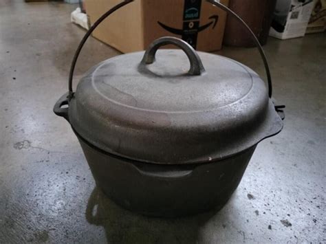 Cast iron pot with lid and handle | Live and Online Auctions on HiBid.com