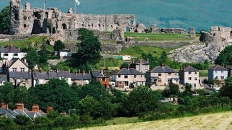 Denbigh Castle set for £600,000 visitor centre - BBC News