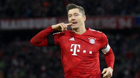 Football news - Lewandowski notches landmark goal as Bayern Munich beat ...