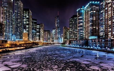 Chicago River Boat Cocktail Cruise: Guide Chicago River Boat Tours