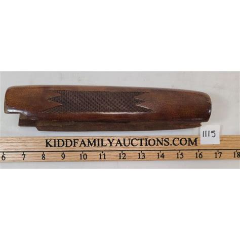 MOSSBERG 500 WOOD FOREND - 9 INCHES - Kidd Family Auctions