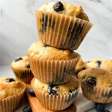 Almond Flour Blueberry Muffins - hellofrozenbananas.com