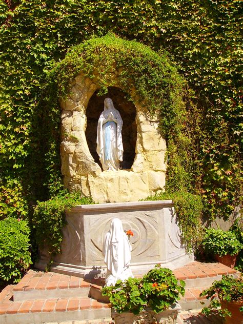 File:Our Lady of Lourdes grotto, Sacred Heart church.JPG - Wikipedia ...