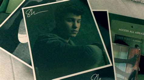 Unboxing Shawn Mendes Illuminate Special Edition - YouTube