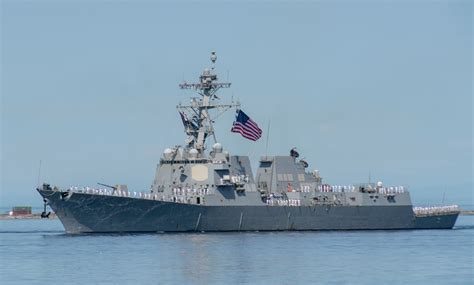 DVIDS - Images - USS Momsen Arrives in Port Angeles [Image 6 of 7]