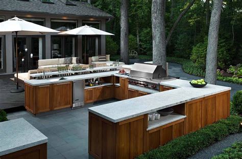 20+ Spectacular outdoor kitchens with bars for entertaining