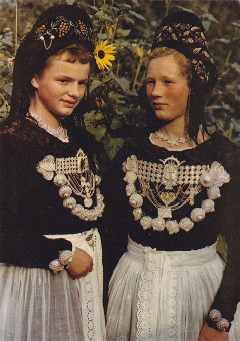 FolkCostume&Embroidery: Costume of the North Frisian Islands ...