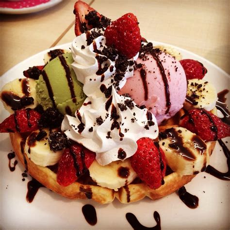 Ice cream waffles at Waffle Bins Harajuku. This... | Tokyo Fashion