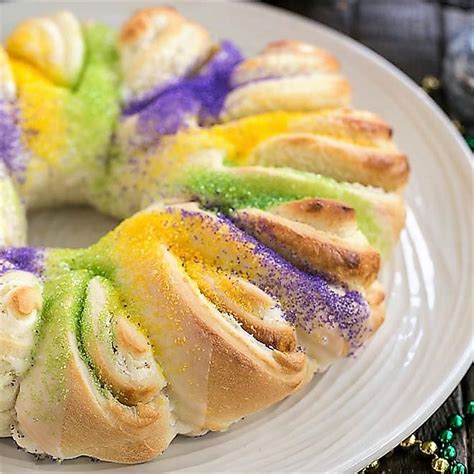 Easy King Cake with Cream Cheese Filling by @lizzydo - #BestOfFoodPorn ...