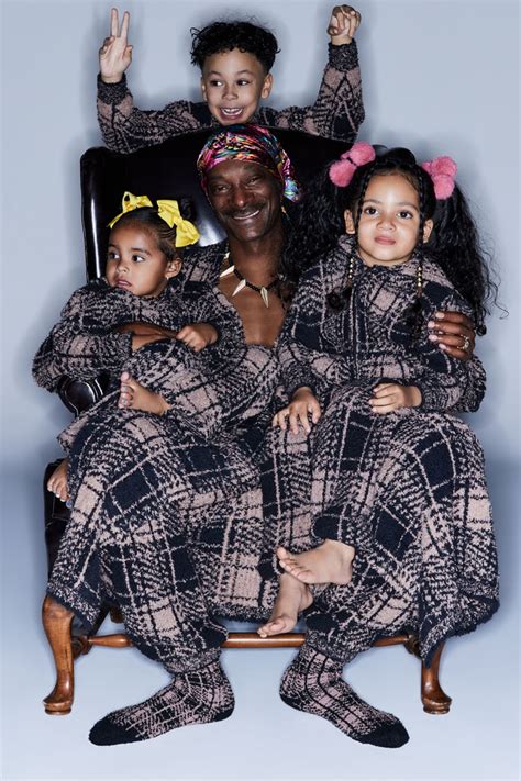 Snoop Dogg and His Entire Family Front SKIMS' Holiday 2022 Campaign ...