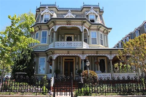 What’s That House? A Guide to Victorian Homes